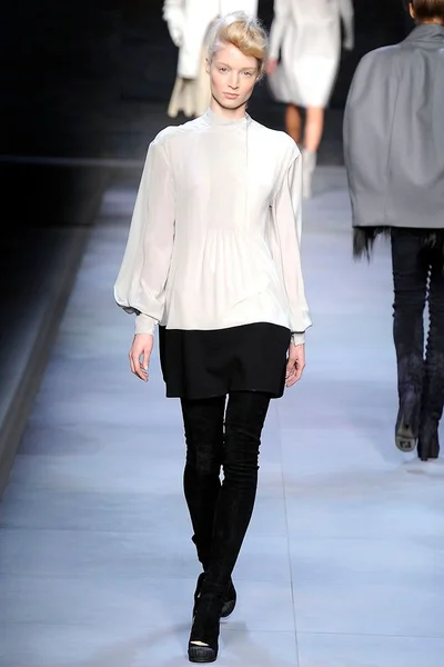 Look 3